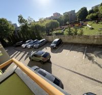 Znížená cena!!☎️ - Parkovisko pri 3-izbovom byte na Galantskej ceste v Dunajskej Strede s výhľadom na ihrisko.