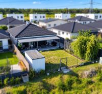4-izbový dom 96m2 + pozemok 417m2  | Kostolište - Rodinný dom na ulici Martina Benku v Kostolišti s priestrannou záhradou a terasou.