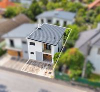 4i RD s pozemkom 170 m2  | ul. Vážska | Trenčín - Rodinný dom na Vážskej ulici v Trenčíne so šikmou strechou a záhradou.