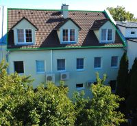 Prenájom kancelárskych priestorov, 56 m2 – Ružinov, Bratislava - Budova so šikmou strechou a záhradou na Kladnianskej ulici v Bratislave - Ružinove. Kancelárie.