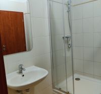 Prenájom kancelárskych priestorov Ružinov, 100 m2,  parking - Kúpeľňa so sprchovým kútom a umývadlom, Kancelárie.