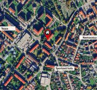 Moderný 2-izbový byt, Stará Ľubovňa, Tatranská ul. - Letecký pohľad na oblasť v Starej Ľubovni na ulici Tatranská, blízko nemocnice a športovej haly.