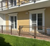 PRENÁJOM 2 izbový, zariadený byt v Danube residencia - REZERVOVANÉ - 2-izbový byt na Parnej ulici v Komárne s terasou a zeleným trávnikom.