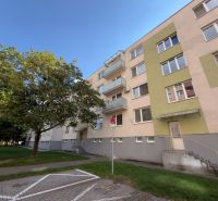 Na prenájom zariadený 2 - izb. byt, Senica, Štefánikova ul. - Bytový dom na Štefánikovej ulici v Senici, vhodný pre 2-izbový byt.