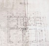 ZĽAVA!!!Na predaj rodinný dom s rozľahlým pozemkom 1788m2 MODRA - Pôdorys prízemia rodinného domu s označenými miestnosťami.