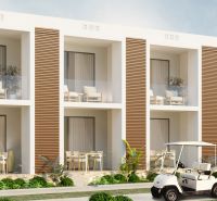 Hotelový a rezidenčný komplex THE TERRACE v Paje, Zanzibar - Záber na vonkajšie balkóny obytnej budovy vo výstavbe, Paje, obklopené zelenou vegetáciou.