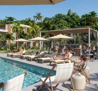 Hotelový a rezidenčný komplex THE TERRACE v Paje, Zanzibar - Relax pri bazéne so ležadlami v prostredí výstavby bytov v Paje.