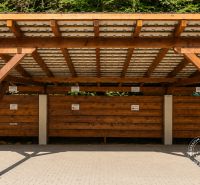 2-izbový byt s PARKOVACÍM MIESTOM lokalita CHOPOK JUH - Drevené parkovisko v Bystrej k 2-izbovému bytu, obklopené zeleňou.