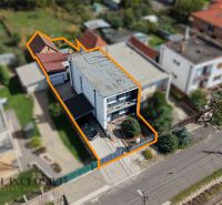 Na predaj 4-izb. RD – časť dvojdomu, Trstice - Rodinný dom v Trsticiach na leteckej fotografii, s označenými hranicami pozemku.