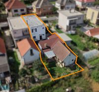 Na predaj 4-izb. RD – časť dvojdomu, Trstice - Rodinný dom v Trsticiach, dvor a okolité stavby v zastavanej mestskej oblasti.