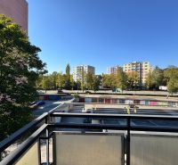 PRENÁJOM 3 izbový byt s parkovaním na Hroncovej ulici, Košice - Sever - Výhľad z 3-izbového bytu na Hroncovej ulici v Košiciach, mestská časť Sever.