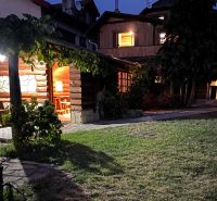 Na predaj zabehnutý Apartmánový dom v Podhájskej s parkovaním - Rekreačný apartmán na Hlbokej ulici v Podhájskej so zrubovým altánkom.