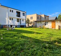 Zrekonštruovaný rodinný dom 215 m² na pozemku 1 530 m² | Martin - Rodinný dom v Martine so záhradou, terasou a priľahlou budovou na priestrannom pozemku.