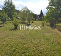 Rezervované - Na predaj rodinný dom v obci Hažín nad Cirochou, exkluzí - Záhrada pri rodinnom dome na ulici Hažín nad Cirochou v Hažíne nad Cirochou.