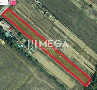 NOVÁ CENA-PREDAJ POZEMKOV (3.053 m2) v obci ZUBNÉ - Letecký pohľad na pozemky pre bývanie v Zubnom, ohraničené červenou líniou.