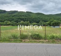 NOVÁ CENA-PREDAJ POZEMKOV (3.053 m2) v obci ZUBNÉ - Pozemky - bývanie v Zubnom, zelené lúky, oplotenie, auto pri ceste, lesnaté kopce.
