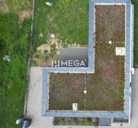 Exkluzívne bývanie v Rezidencii Gaštanová Humenné-BUNGALOV 1 - Rodinný dom na Gaštanovej ulici v Humennom s vegetačnou strechou a dvorom.