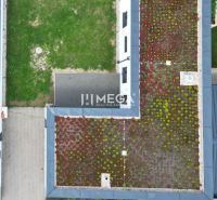 Exkluzívne bývanie v Rezidencii Gaštanová Humenné - BUNGALOV 2 - Rodinný dom na Gaštanovej ulici v Humennom s vegetačnou strechou a priľahlým dvorom.