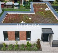 Exkluzívne bývanie v Rezidencii Gaštanová Humenné - BUNGALOV 2 - Rodinný dom na Gaštanovej ulici v Humennom s extenzívnou zelenou strechou a parkovacím miestom.