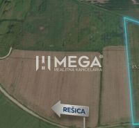 NA PREDAJ: Investičný pozemok 85 291 m² – Rešica, Košice-okolie - Letecký pohľad na poľnohospodársky pozemok v okolí Rešíc, Zvláštne nehnuteľnosti.