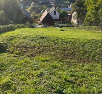 Stavebný pozemok 750 m2 v Košeckom Podhradí - Košecké Podhradie ponúka pozemky na bývanie s vidieckou architektúrou a okolitou zeleňou.