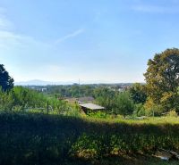 Pozemok s chatkou a inžinierskymi sieťami, KE – Krásna, Ul. 1. mája - Záhrady v Košiciach, mestská časť Krásna ponúkajú výhľad na zeleň a panorámu.