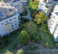 REZERVOVANÉ | Zrekonštruovaný 3i byt na Slávičom údolí s parkovaním - Bytové domy s ihriskom v zelenom prostredí na Slávičom údolí v Bratislave - Starom Meste.
