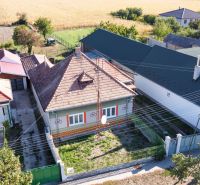 PREDAJ - 4 izbový rodinný dom, Kráľov Brod - Rodinný dom v Kráľovom Brode so záhradou a blízkymi susedmi.
