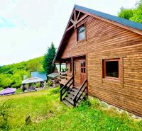 Predaj chaty a chalupy Banská Štiavnica - Drevený rodinný dom v Štefultove obklopený lesmi, so záhradným altánkom.