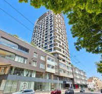 Moderný 2-izbový apartmán, balkón, sklad, Šancová-novostavba PREMIÈRE - Budova na Šancovej ulici v Bratislave – Staré Mesto, s modernou architektúrou a zeleňou.
