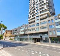 Moderný 2-izbový apartmán, balkón, sklad, Šancová-novostavba PREMIÈRE - Budova s balkónmi na Šancovej ulici v Bratislave - Starom Meste.