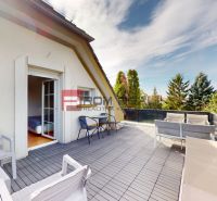 3D OBHLIADKA -  Veľký 2-izbový podkrovný byt s rozlohou 62 m2 + terasa - Terasa 2-izbového bytu v Miloslavove na Hlavnej ulici s posedením a zeleňou.
