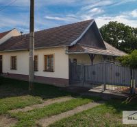 Starší rodinný dom s veľkou záhradou v obci Štefanová | okres Pezinok - Rodinný dom na Hlavnej ulici v Štefanovej, s priestranným dvorom a záhradou.