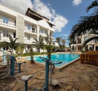 2-IZBOVÝ CONDO APARTMÁN PRI PLÁŽI, MBWENI, ZANZIBAR - Bazén a fitnes vybavenie v areáli 2-izbového bytu v Zanzibar Mbweni.