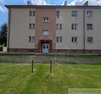 Na predaj 2- izbový byt s malou záhradkou v Medzilaborciach - 51 m2. - Bytový dom v Medzilaborciach so zeleným dvorom, trojposchodový a svetlé fasády.