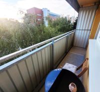 Na predaj úplne nový 1i byt od architekta v tichej časti Dúbravky - Balkón s výhľadom na zeleň na Sekurisovej ulici v Bratislava - Dúbravka.