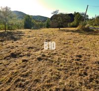 Rovinatý Pozemok určený k výstavbe domu - Pozemky - bývanie v Moravských Lieskových s panorámou hôr a okolitou prírodou.