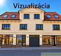 Multifunkčná budova v srdci Modrého Kameňa v okrese Veľký Krtíš - Fasáda budovy s obchodnými priestormi v meste Modrý Kameň, zachytávajúca presklené výklady.