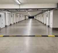 PRENÁJOM - 3-izbový zariadený byt s balkónom a garážou - Šustekova - Podzemné garáže na Šustekovej ulici v Bratislave - Petržalke s množstvom parkovacích boxov.