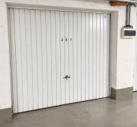 PRENÁJOM - 3-izbový zariadený byt s balkónom a garážou - Šustekova - Garážové dvere s číslom 267 na Šustekovej ulici v Bratislave, Petržalke.