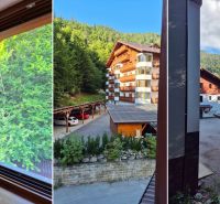 3 - IZBOVÝ APARTMÁN POD CHOPKOM, 52M2 - Rekreačný apartmán v Hornej Lehote s výhľadom na les a parkovanie pri budove.