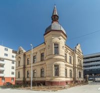 I VILA REIM – Exkluzívna investičná príležitosť - Historická chata na Hviezdoslavovej ulici v Trenčianskych Tepliciach so zdobenou architektúrou.
