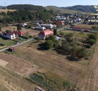 Na predaj slnečný pozemok v Breznici - ideálny na výstavbu útlného rod - Letecký pohľad na pozemky pre bývanie v obci Breznica na ulici Breznica.