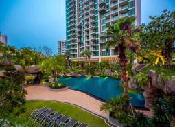 Výstavba bytov v Pattaya, s bazénom a tropickou záhradou.