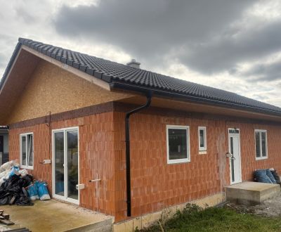 Praktický 4-izbový bungalov v novovybudovanej lokalite- Horovce