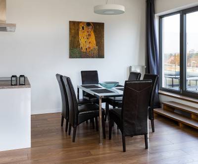 PRENÁJOM 3 izbový nadštandardný byt s veľkou terasou v centre Nitry