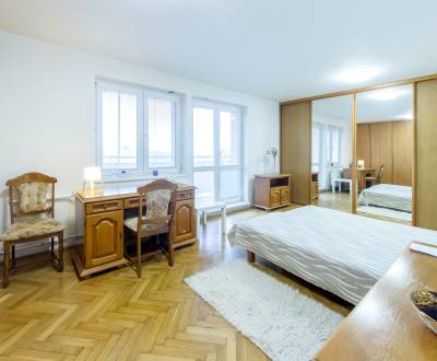Slnečný 3i byt 80 m2, s lodžiou s úžasným výhľadom