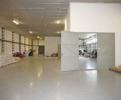 NA PREDAJ AREÁL S MUROVANOU HALOU, VÝROBNÝM PRIESTOROM, 6580m2