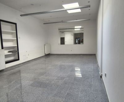 Prenájom : Obchodný priestor 40m2 so vstupom z pasáže na Národnej ul.