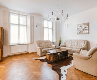 PRENÁJOM 3 izbový luxusný byt s parkovaním, záhradou, centrum
